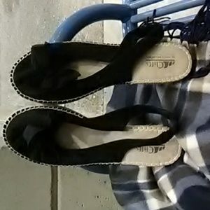 NWOT "Cliffs" sandals by White Mountain.